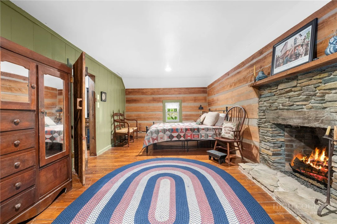 Image number 8 for the current listing