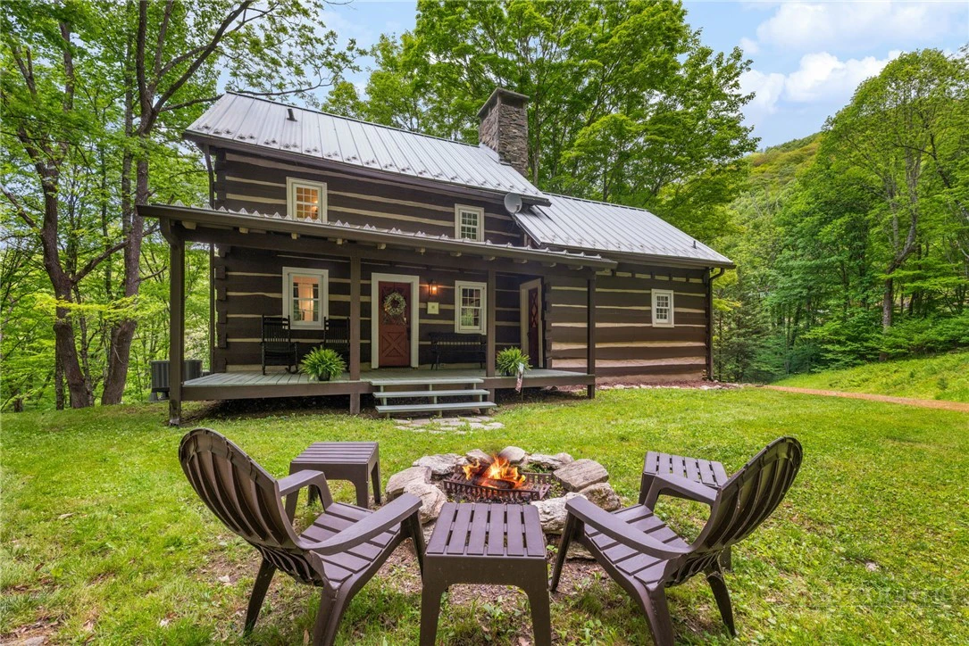 Image number 1 for the current listing