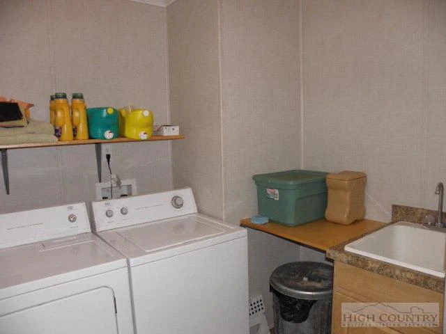 Image number 2 for the current listing