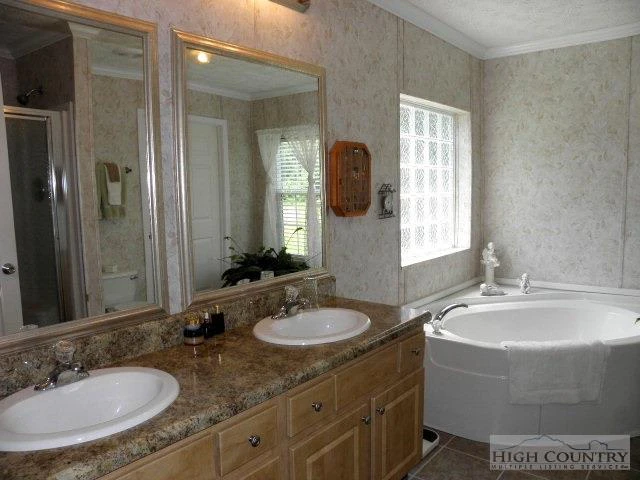 Image number 17 for the current listing