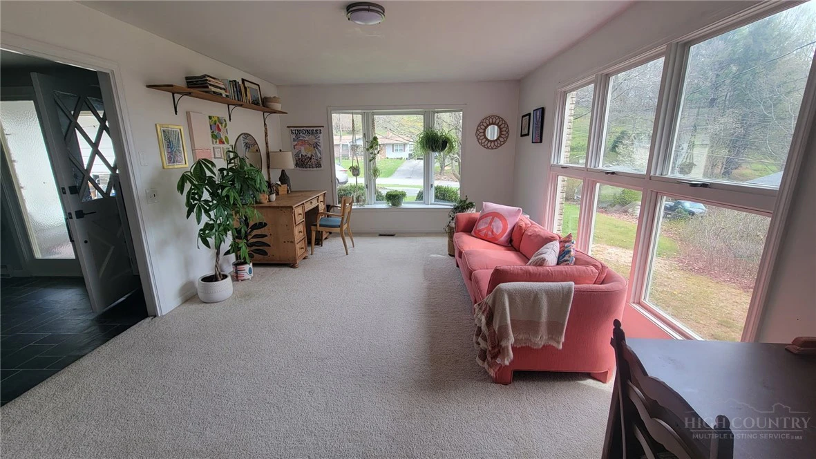 Image number 21 for the current listing