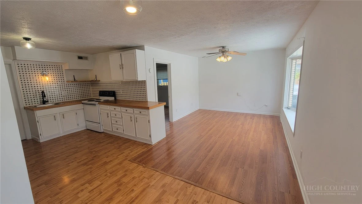 Image number 3 for the current listing