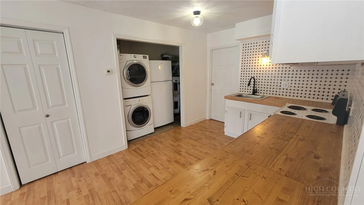 Image number 5 for the current listing