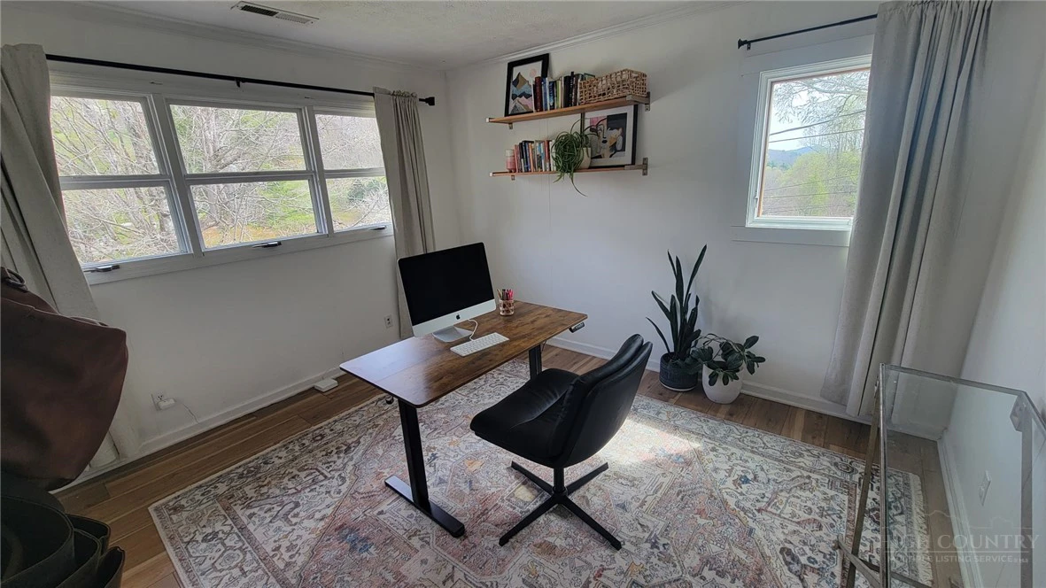Image number 16 for the current listing