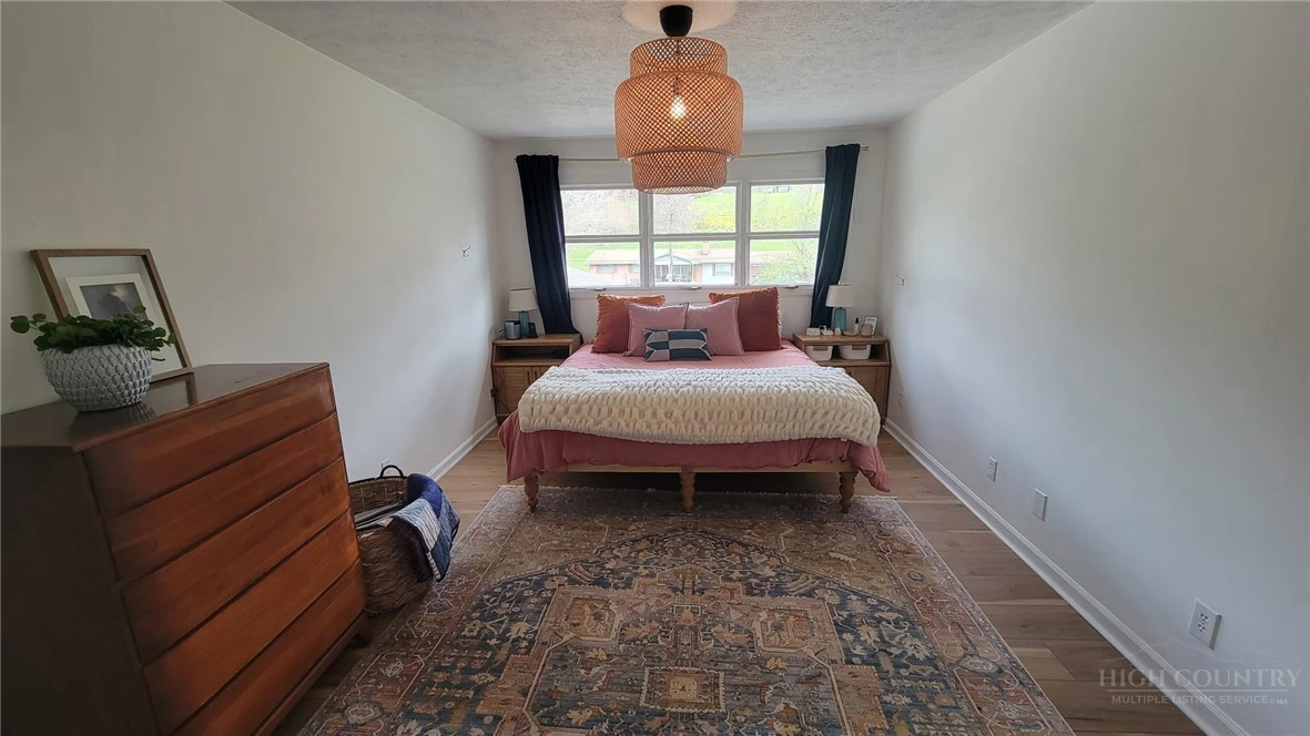 Image number 9 for the current listing