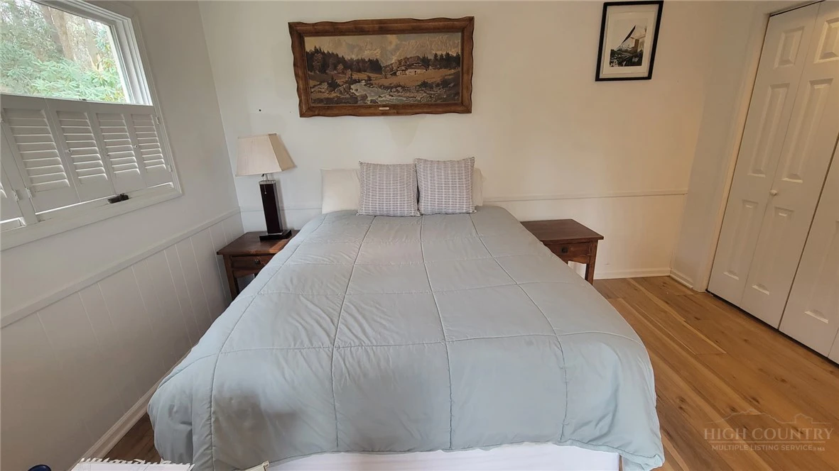 Image number 15 for the current listing
