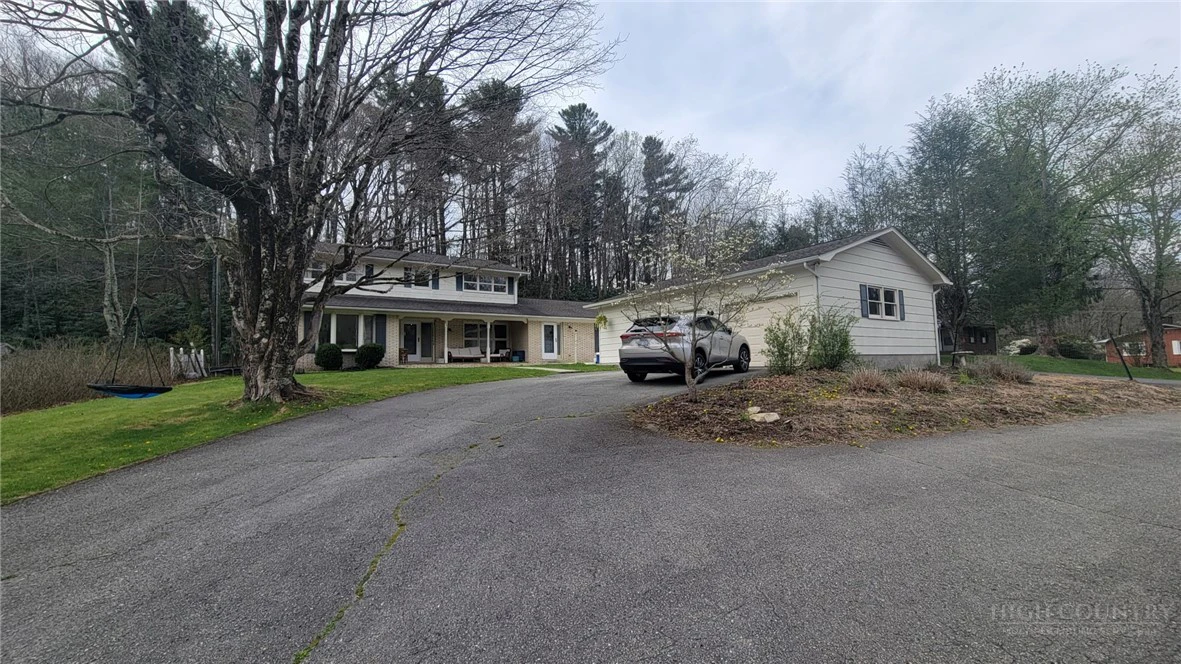 Image number 18 for the current listing