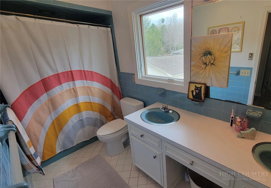 Image number 11 for the current listing