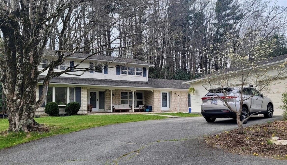 Image number 1 for the current listing