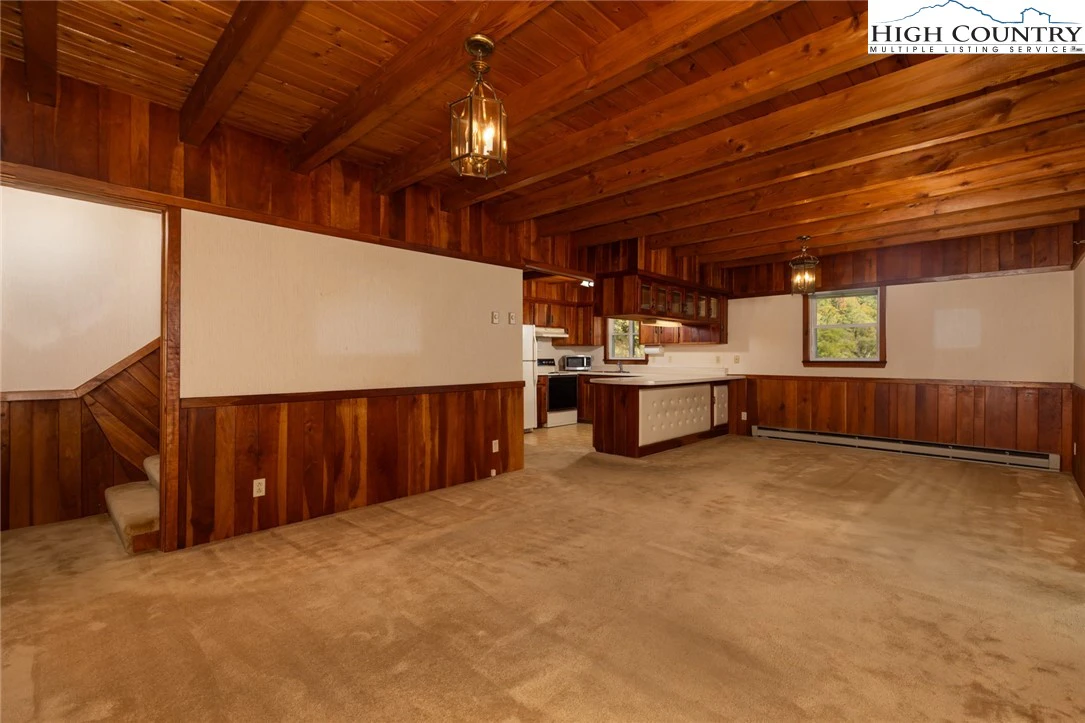 Image number 14 for the current listing