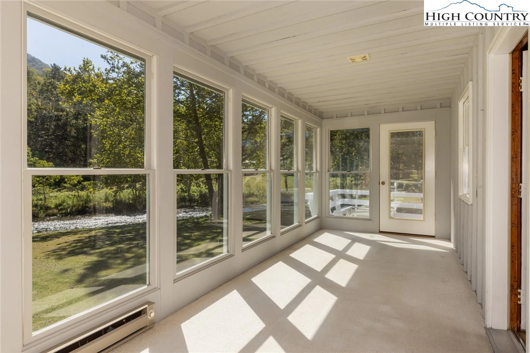 Image number 4 for the current listing