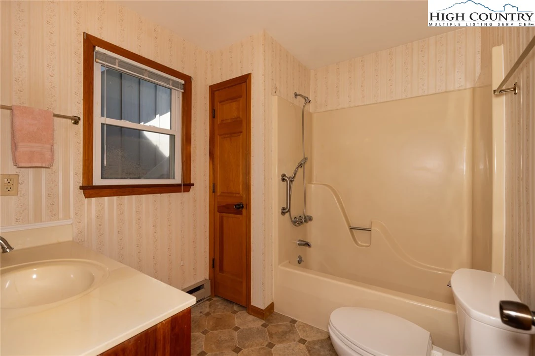 Image number 6 for the current listing