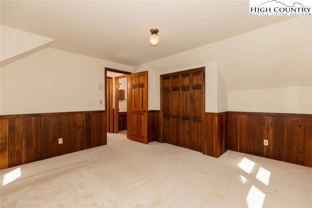 Image number 8 for the current listing