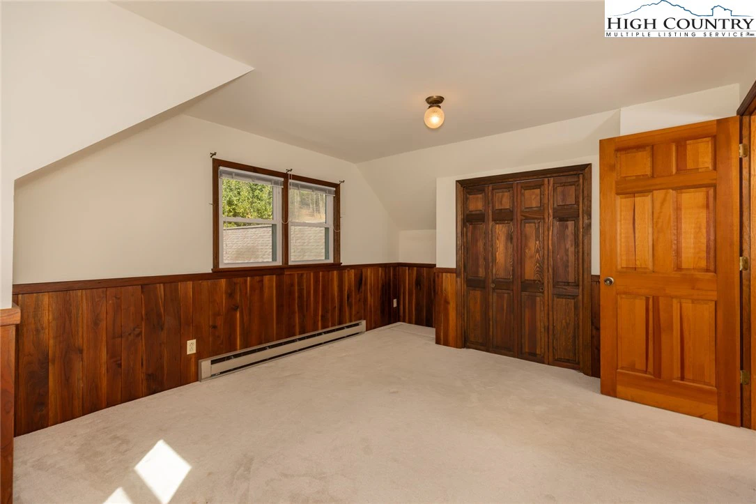 Image number 9 for the current listing