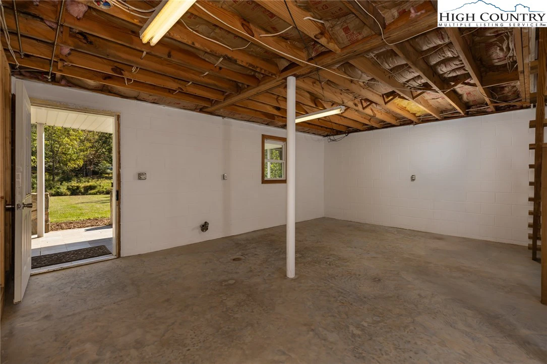 Image number 13 for the current listing