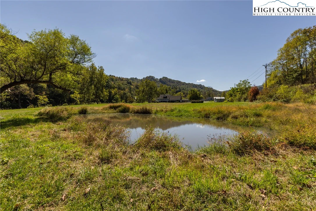 Image number 19 for the current listing