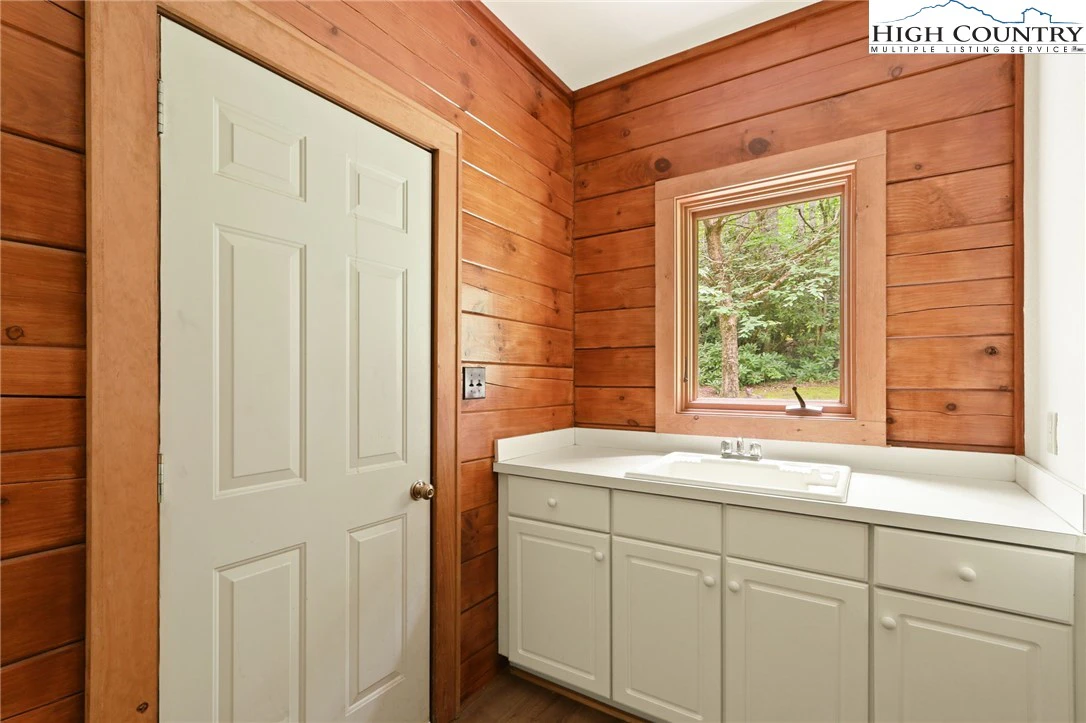 Image number 2 for the current listing