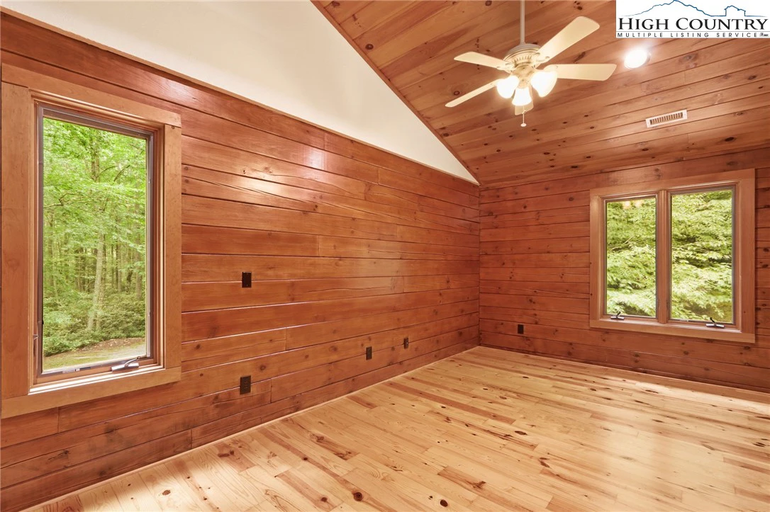Image number 4 for the current listing