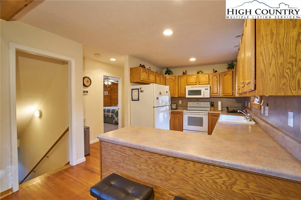 Image number 21 for the current listing