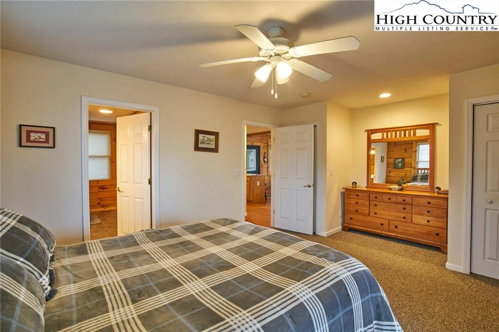 Image number 19 for the current listing