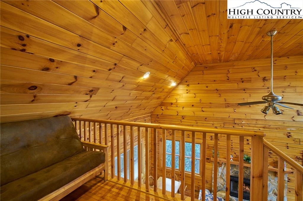Image number 3 for the current listing