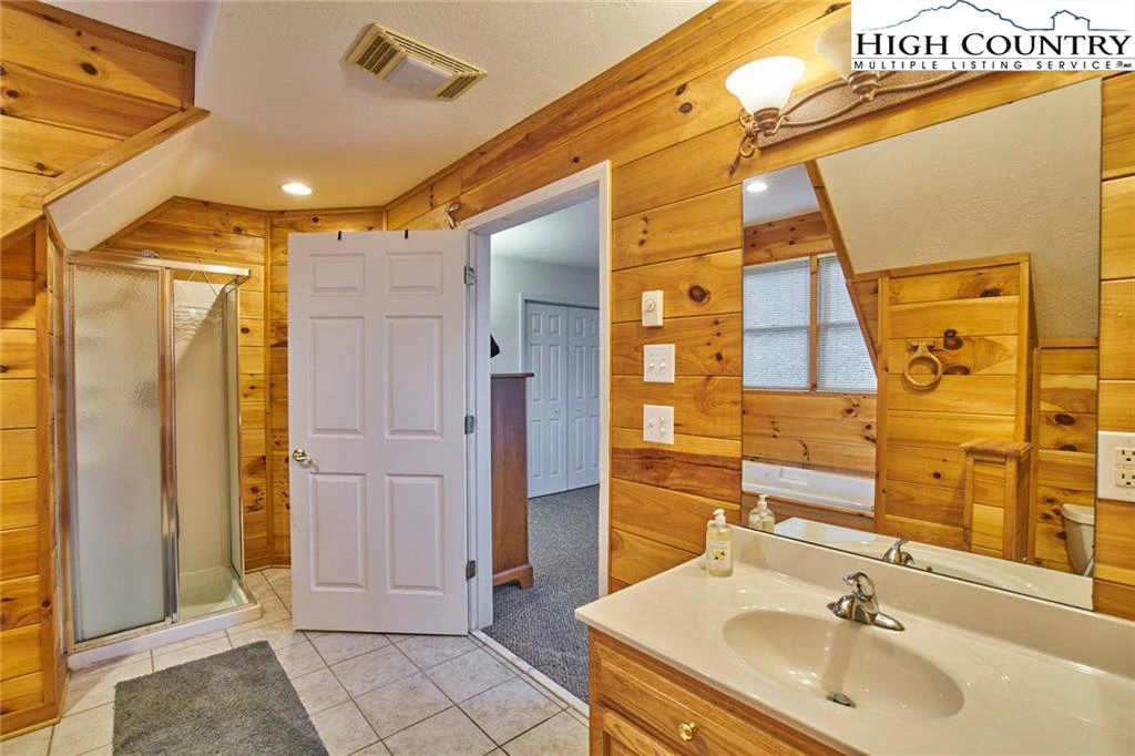 Image number 6 for the current listing
