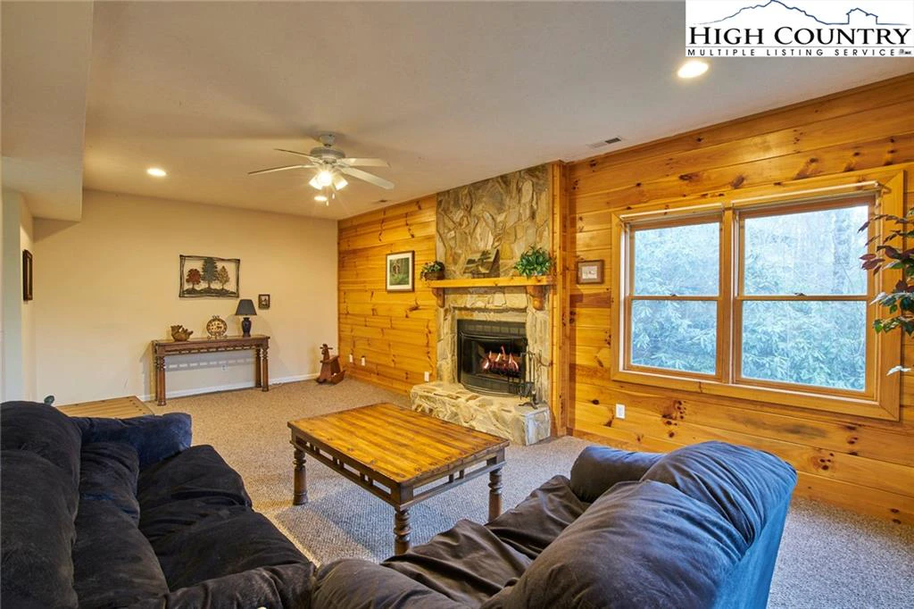 Image number 8 for the current listing