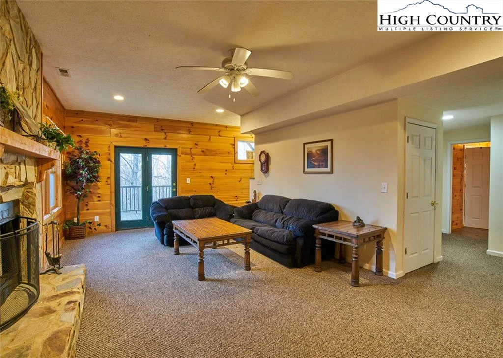 Image number 9 for the current listing