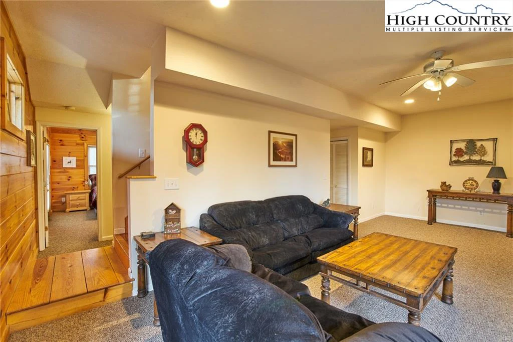 Image number 2 for the current listing