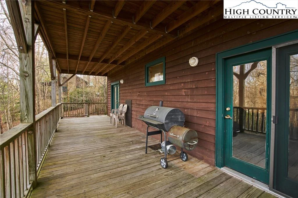 Image number 13 for the current listing