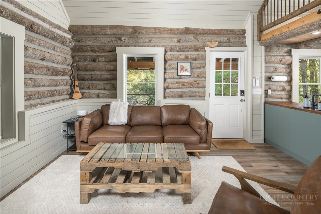 Image number 9 for the current listing