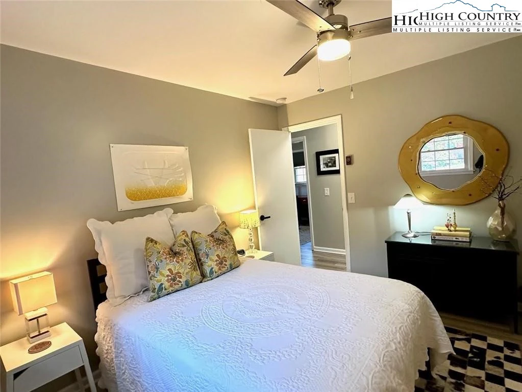 Image number 12 for the current listing