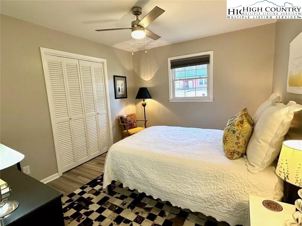 Image number 11 for the current listing