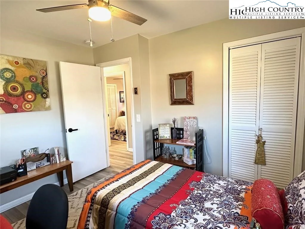 Image number 8 for the current listing
