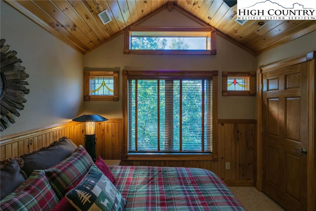 Image number 3 for the current listing