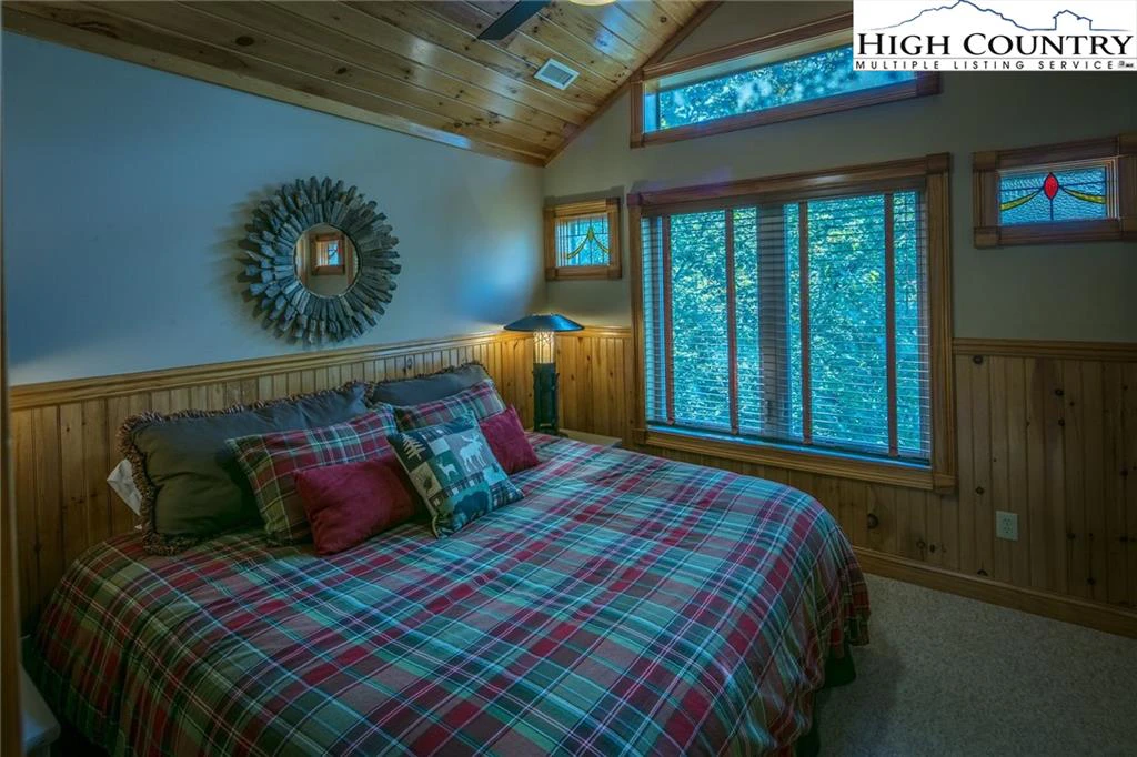 Image number 4 for the current listing