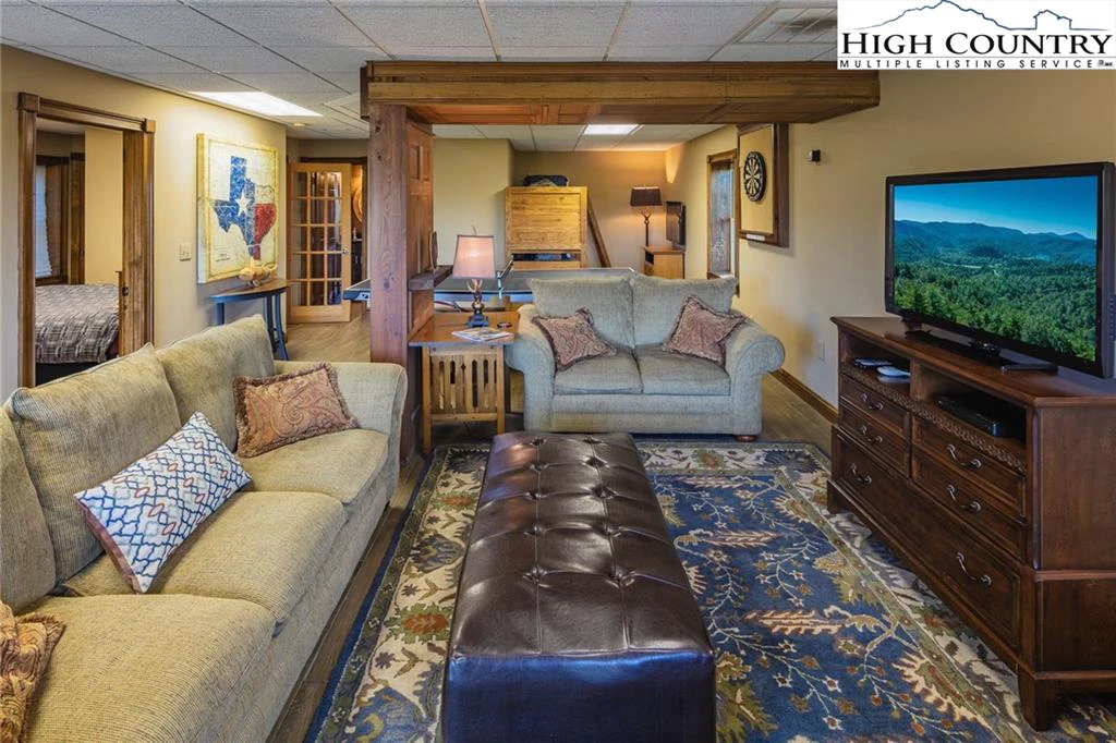 Image number 9 for the current listing