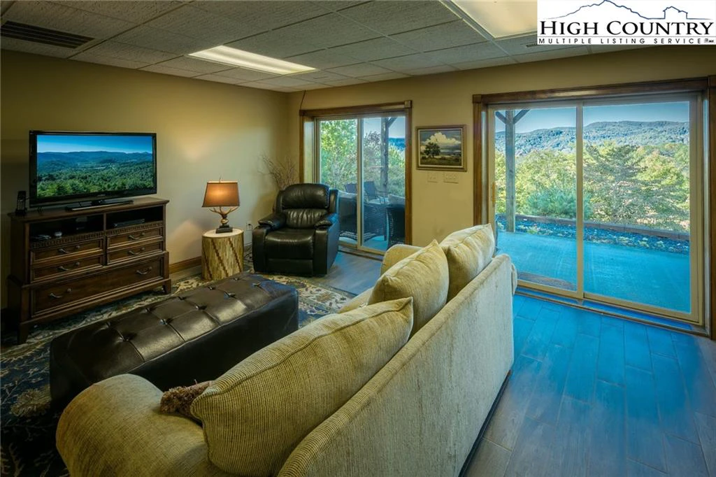 Image number 10 for the current listing