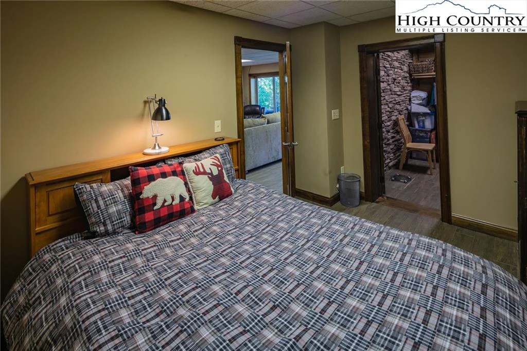 Image number 2 for the current listing