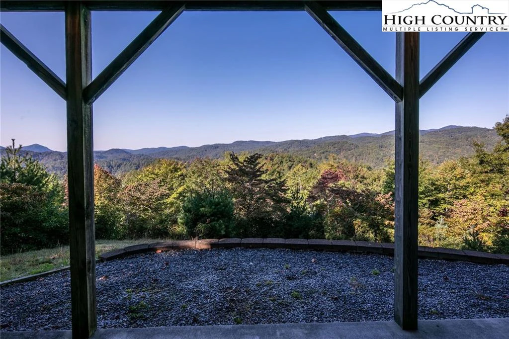 Image number 14 for the current listing