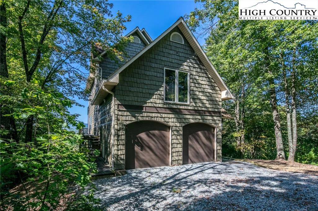 Image number 15 for the current listing