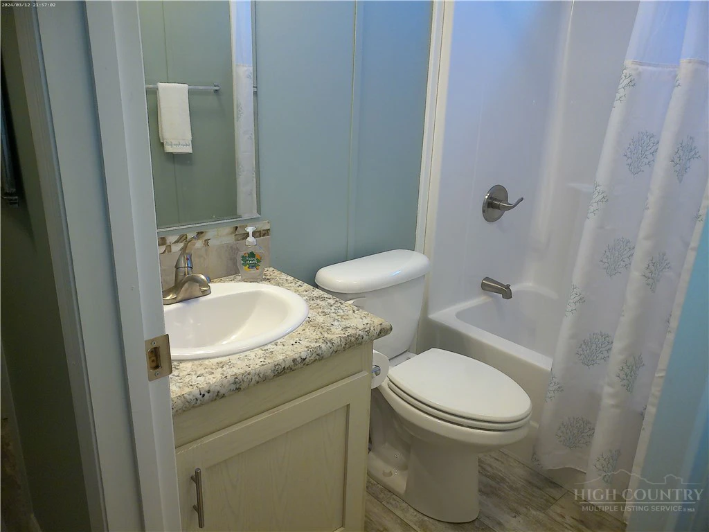 Image number 20 for the current listing