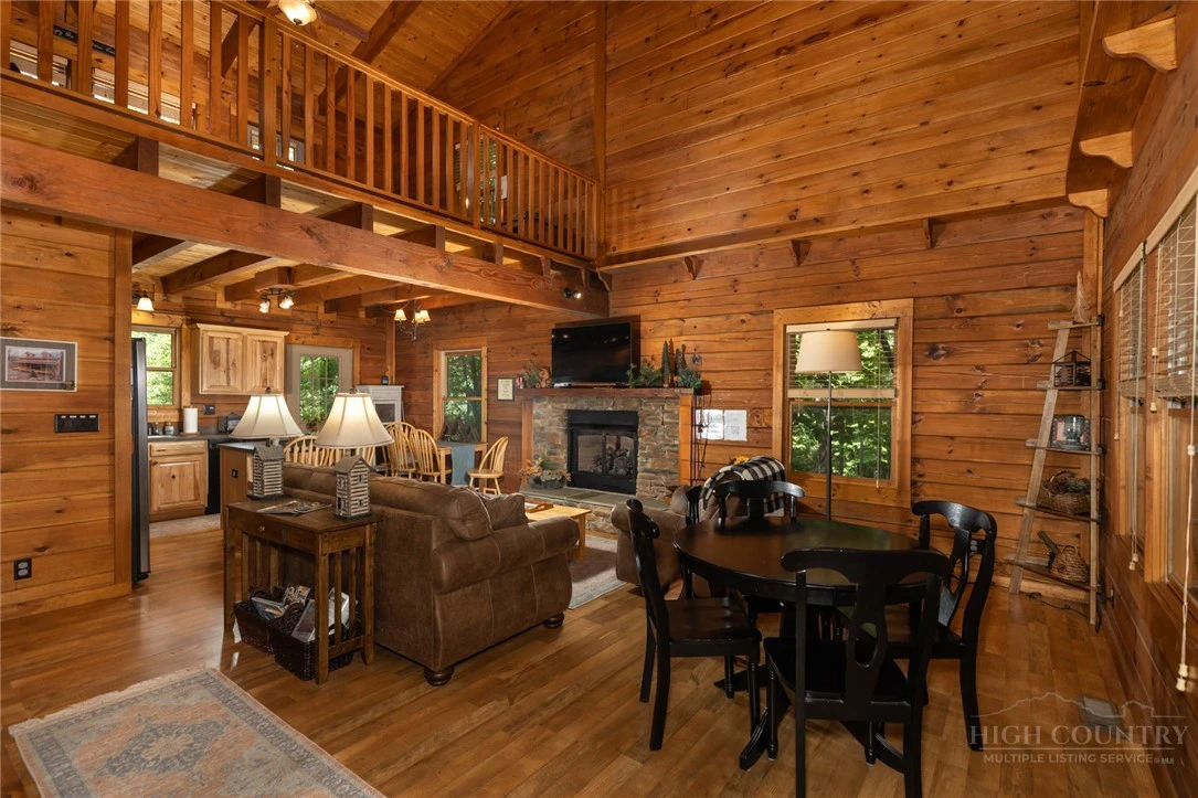 Image number 7 for the current listing