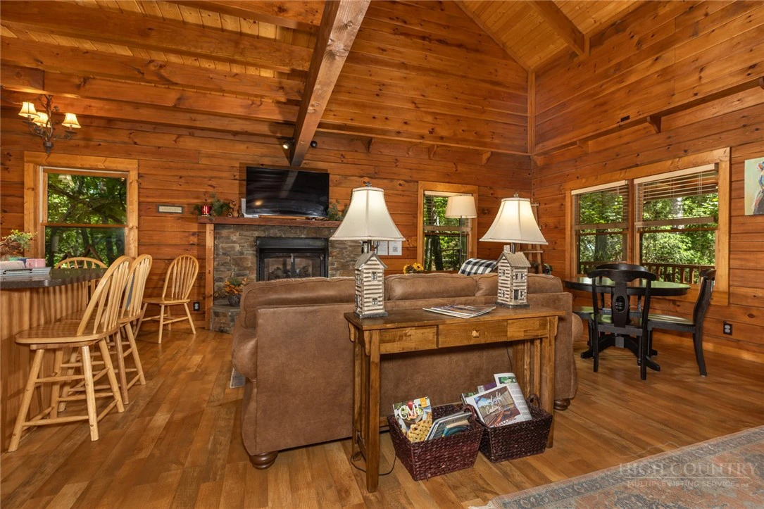 Image number 8 for the current listing