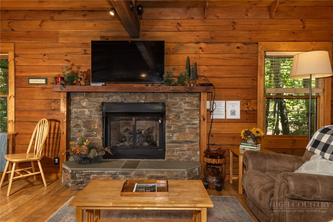 Image number 9 for the current listing