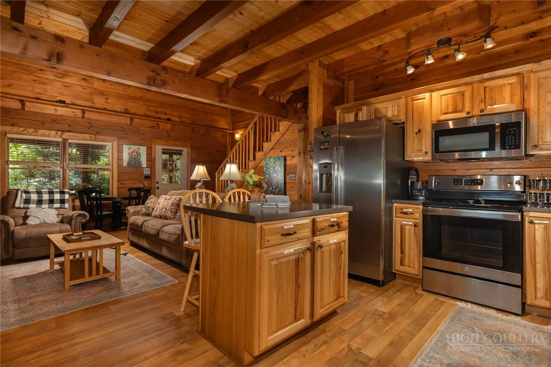 Image number 15 for the current listing