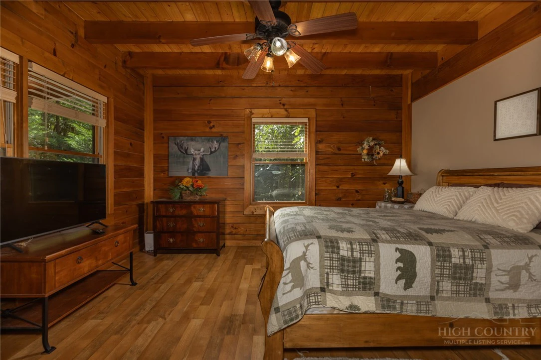 Image number 21 for the current listing