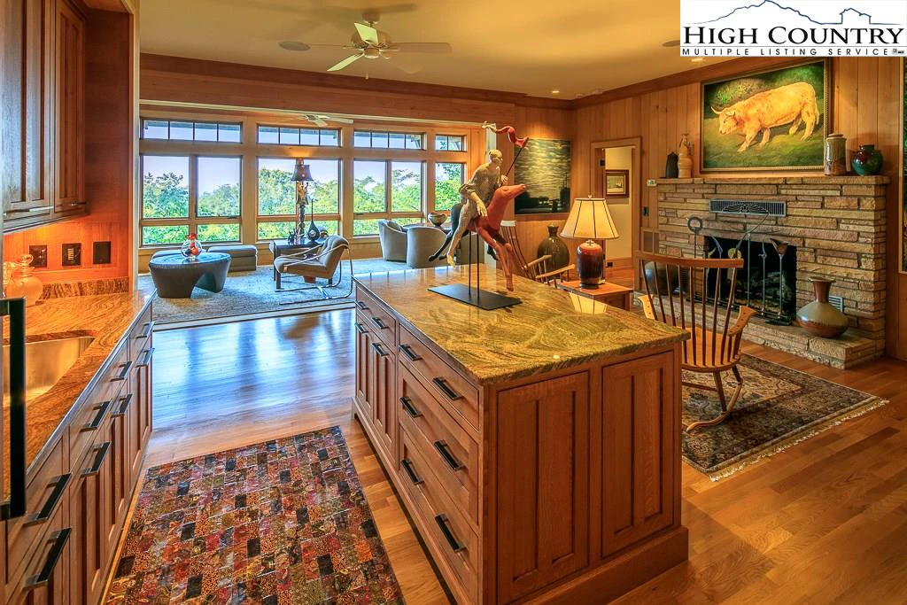 Image number 4 for the current listing