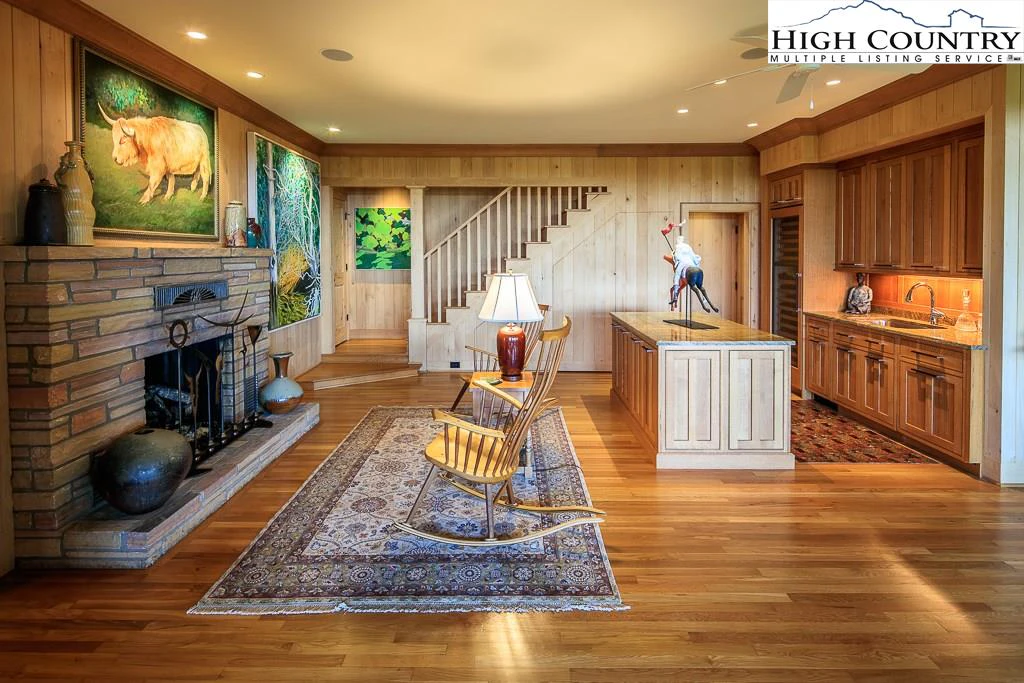Image number 5 for the current listing