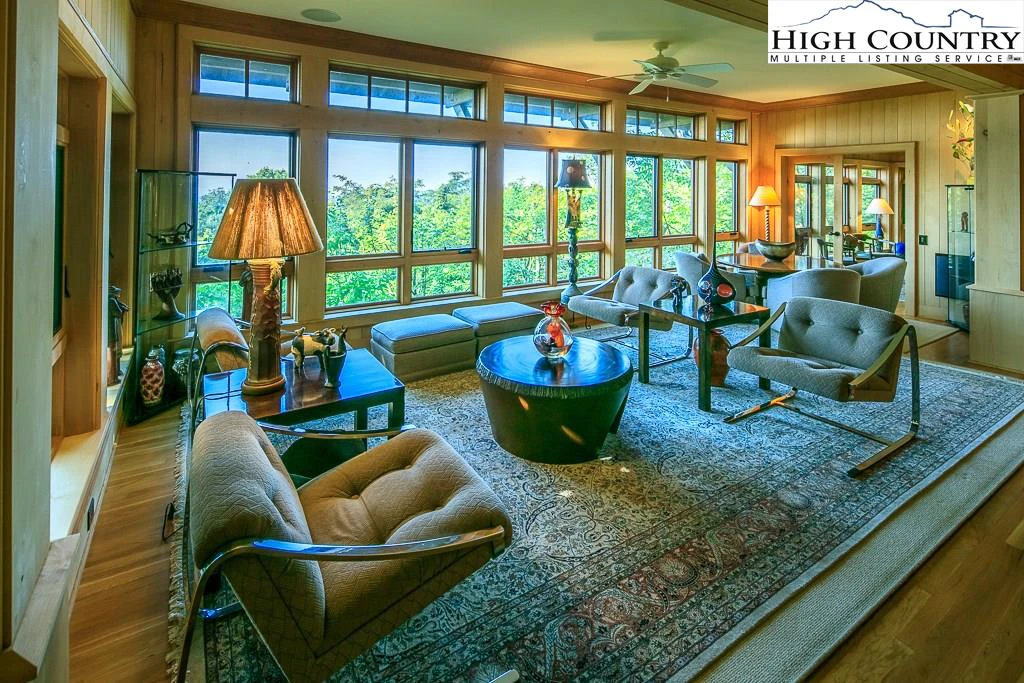 Image number 8 for the current listing